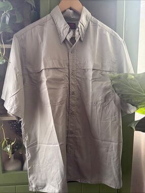 BRAVO Activewear Light Gray Short Sleeve Button-Up